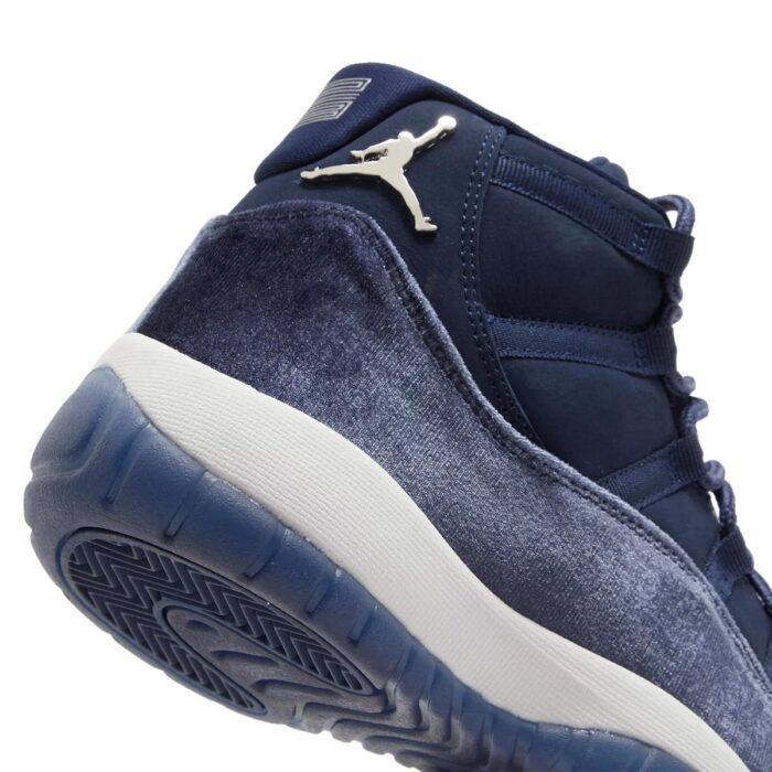 Air Jordan 11 Midnight Navi AR0715-441