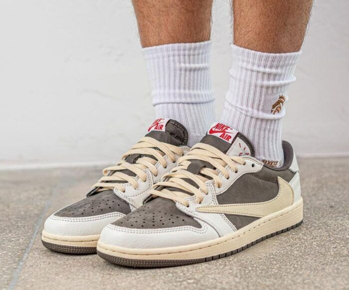 Travis Scott x Jordan 1 Low Reverse Mocha 