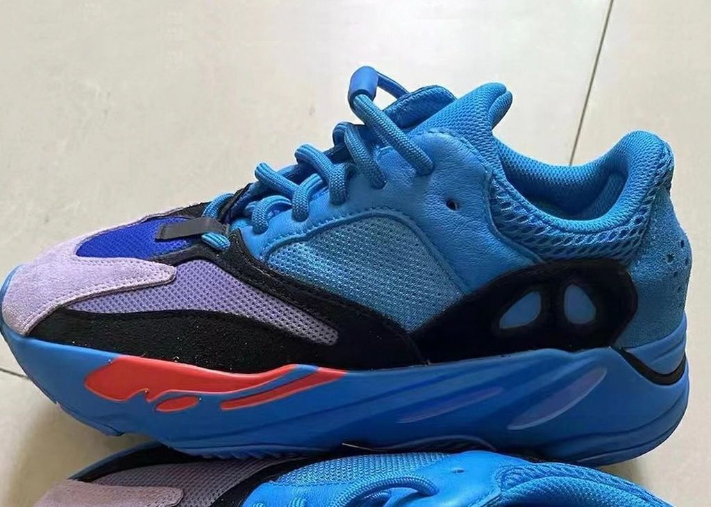 Adidas Yeezy Boost 700 HQ6980