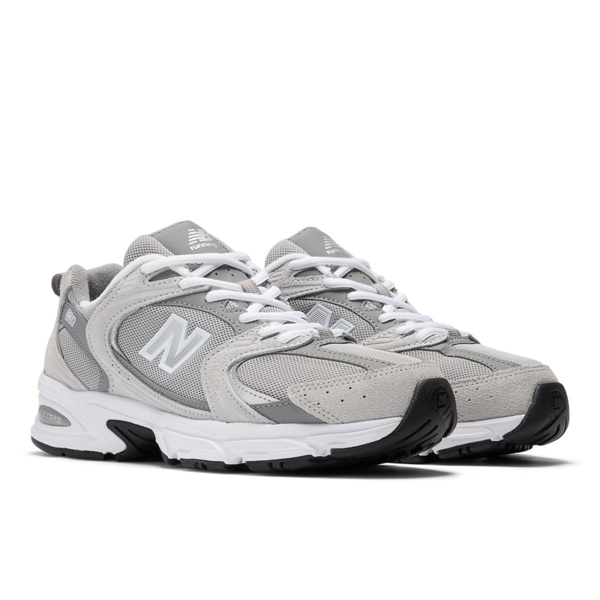 New Balance 530 MR530CK vooraanzicht schuin grijs zilver