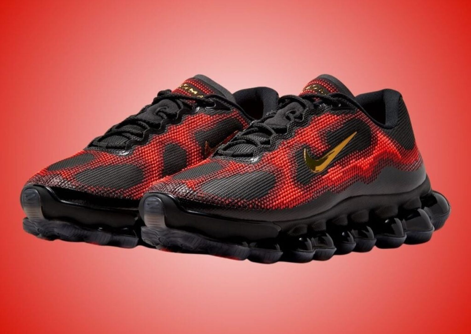 Nike Air Liquid Max Black Team Red IQ7634-002 zijaanzicht