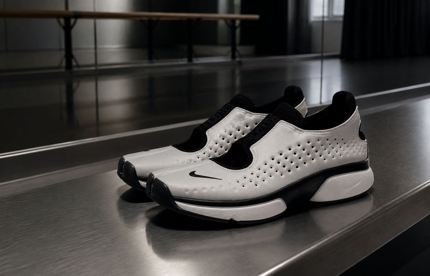 Nike Rift 2 Black Metallic Silver IQ8006-003 in dansstudio