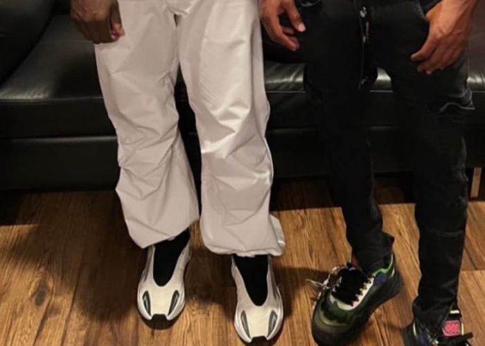 Adidas Yeezy Boost 700 Laceless