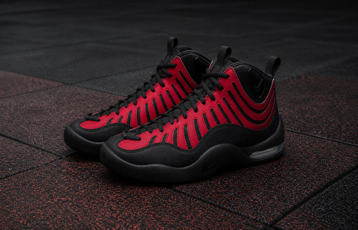 Nike Air Bakin High SP in Varsity Red en zwart