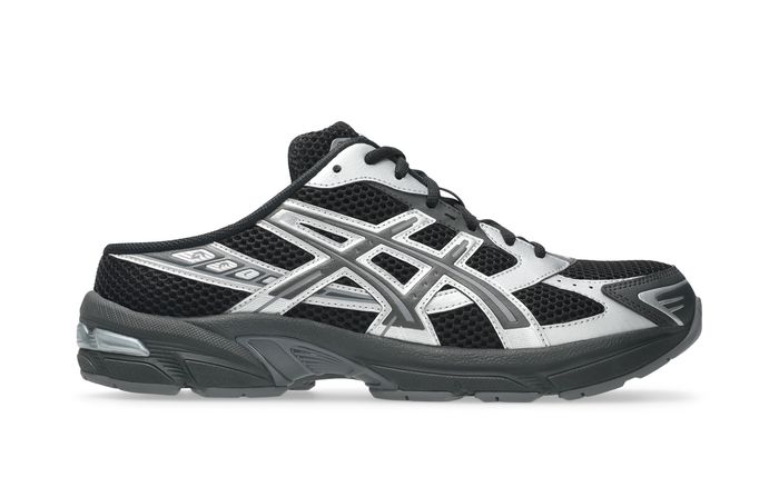 ASICS Gel 1130 Mule in zwart en zilver zijaanzicht