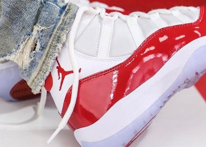 Air Jordan 11 Cherry