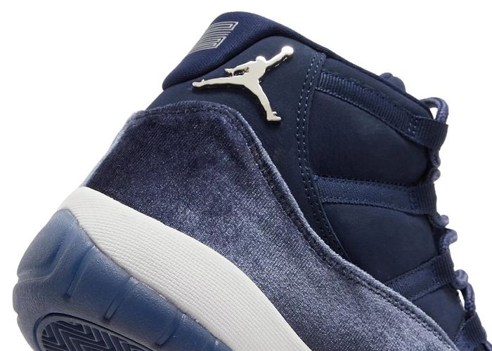 Air Jordan 11 Midnight Navi