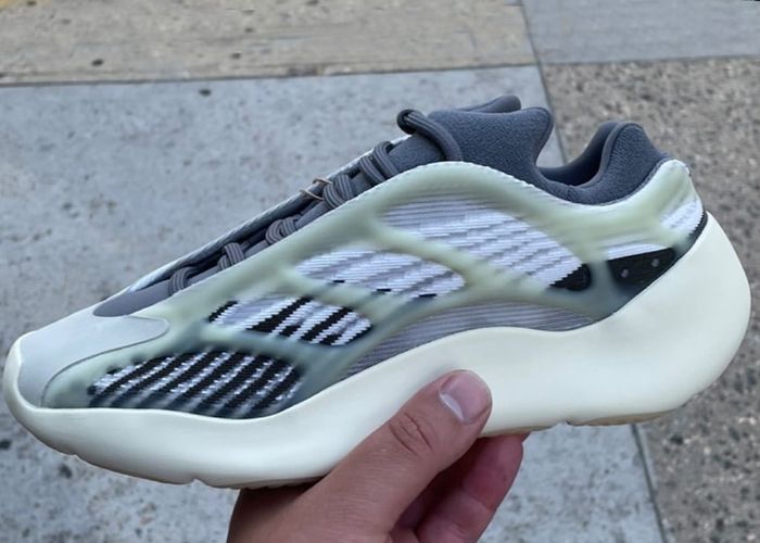 Adidas Yeezy 700 V3 Fade Salt