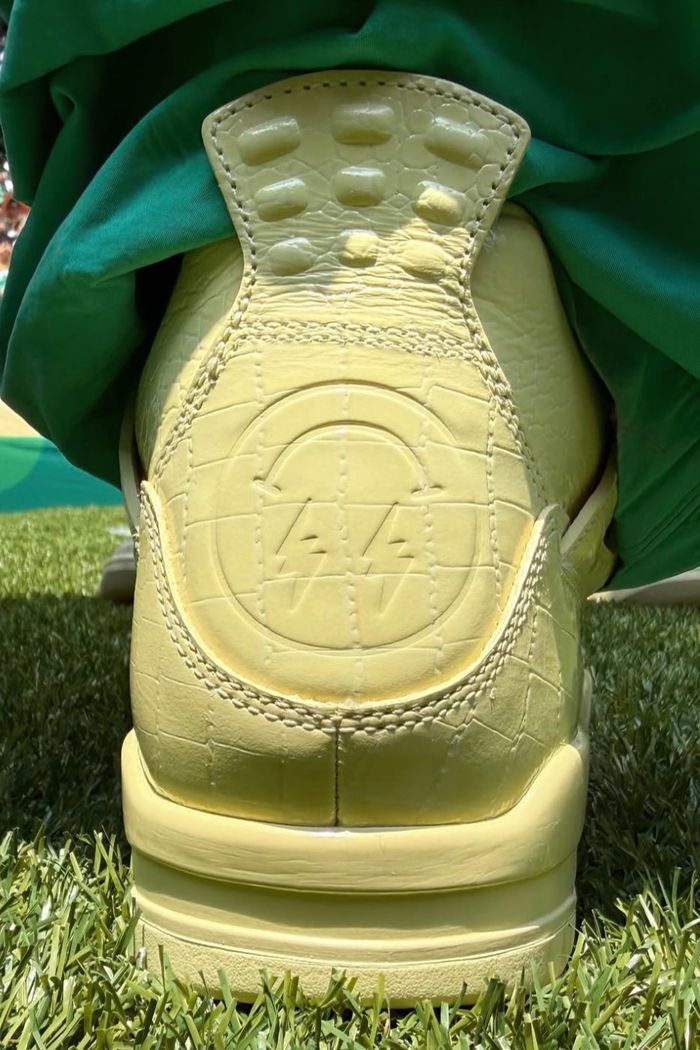 J Balvin Air Jordan 4 Lemonade tijdens WK openingsshow