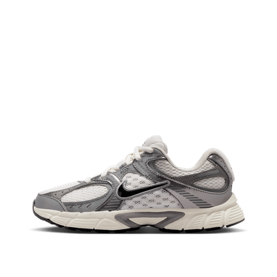 nike-v5-rnr-gs-whitesilver-greyblack-hq6411-003