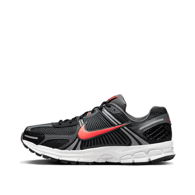 nike-zoom-vomero-5-blackpicante-red-iron-grey-summit-white-fb9149-001