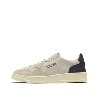 Autry Medalist Low Man "Blue/Beige" | A1UNAULMTS29