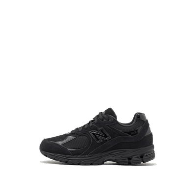 new-balance-2002r-triple-black-m2002rzb