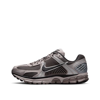 nike-air-zoom-vomero-5-college-greyblack-cave-stonemetallic-silver-fb9149-005