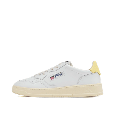 Autry Medalist Low Leather "White/Yellow" | AULMLL09