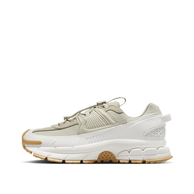 nike-zoom-vomero-roam-saillight-stone-gum-light-brown-hq2181-100