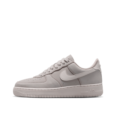 nike-wmns-air-force-1-retro-prm-ess-grey-iq9722-001