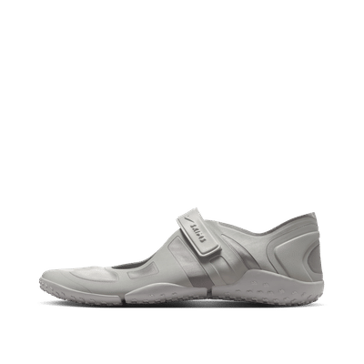 nike-x-skims-satin-rift-night-silver-iq7158-002