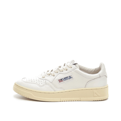 Autry Medalist Low "White/White" | AULWLL15