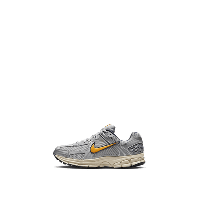 nike-zoom-vomero-5-pure-platinum-laser-orange-fj4151-001