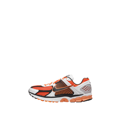 nike-zoom-vomero-5-total-orangewhitemetallic-platinum-fb9149-800