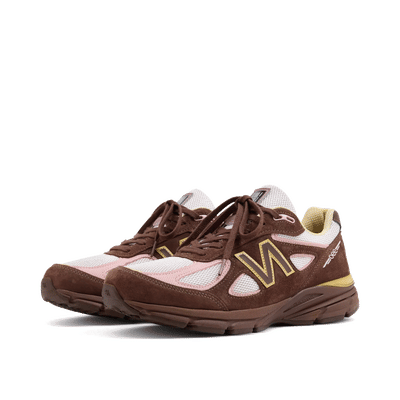 New Balance 990 v4 