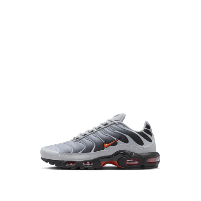 nike-air-max-plus-wolf-grey-picante-red-dm0032-011