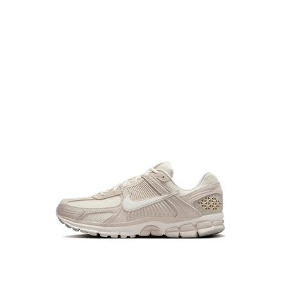 nike-wmns-zoom-vomero-5-light-orewood-brown-hf1553-100