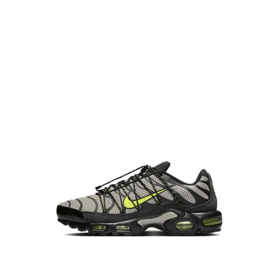 nike-air-max-plus-utility-blackcollege-greyvolt-fd0670-003