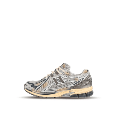 new-balance-1906r-thisisneverthat-rain-cloudmetallic-silvergrey-m1906rti