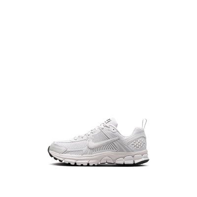 nike-zoom-vomero-5-gs-whiteblacksailvast-grey-hf6998-100