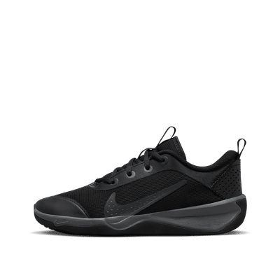 nike-omni-multi-court-gs-black-anthracite-dm9027-001