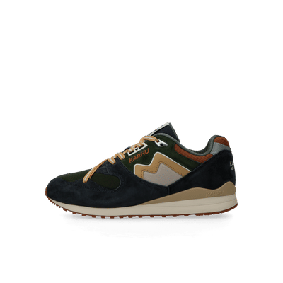 Karhu Synchron Classic "India Ink / Kombu Green" | F802681