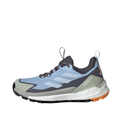 adidas-terrex-free-hiker-2-0-low-gore-tex-glow-blue-crystal-sky-aurora-onix-jr6570