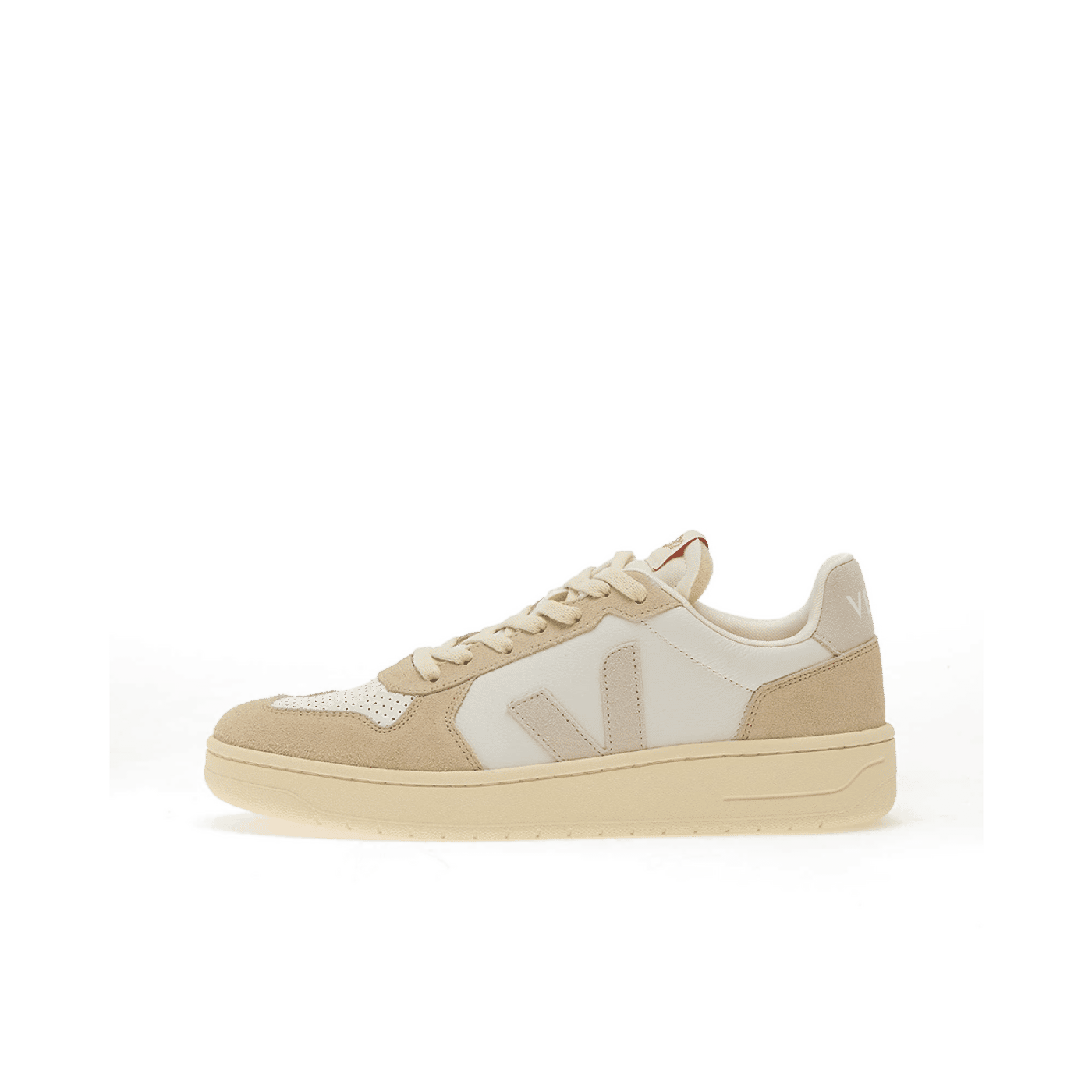 Veja V-82 Leather "Ex-White Natural Almond" | VE3320756B
